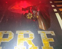 Dois homens são presos por porte ilegal de revólveres na BR-116 no Planalto Serrano