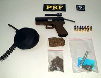 Homem procurado por tráfico é preso com pistola depois de tentar fugir da PRF em Garuva