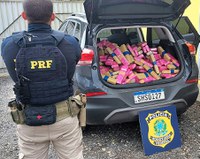 PRF localiza maconha em carro que fugiu de abordagem na BR-101 em Joinville