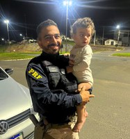 Criança engasgada é salva pela PRF na BR-116 em Correia Pinto