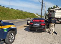 Mulher é presa com maconha na BR-101 em Paulo Lopes