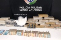 PRF e Polícia Militar apreendem cocaína e crack durante ação conjunta em Itajaí