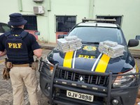 PRF localiza cocaína escondida em teto de carro na BR-153 em Concórdia