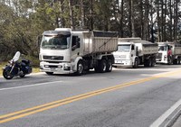 Quase 37 toneladas de excesso são flagradas na BR-282 em Rancho Queimado