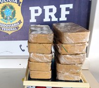 Dupla é presa com 10 quilos de cocaína na BR-101 em Tubarão