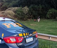 Andarilho dormindo às margens da rodovia é resgatado na BR-116