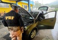Carro roubado em São Paulo é recuperado na BR-101 em Itapema