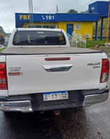 Picape argentina é flagrada com placas ilegíveis na BR-101 em Paulo Lopes