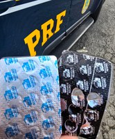 PRF apreende cartelas de rebites com caminhoneiro na BR-116 em Santa Cecília