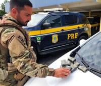 PRF localiza haxixe escondido em garrafas térmicas na BR-101 em Barra Velha