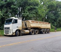Mais de 16 toneladas de excesso são flagradas em carreta na BR-470 em Curitibanos