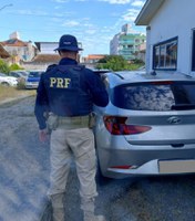 Carro roubado em SP e que circulava com placas clonadas é recuperado na BR-101 em Palhoça