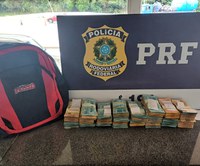 PRF localiza R$ 192 mil em dinheiro sem procedência na BR-282 em Campos Novos