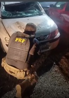 EMBRIAGADO E AGRESSIVO, MOTORISTA É PRESO CONDUZINDO CARRO COM PLACAS ADULTERADAS