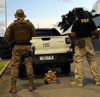 Ação conjunta PRF e PM apreende adolescente com carregamento de maconha na BR-101 em Paulo Lopes