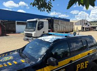Mais de 94 toneladas de excesso são flagradas em caminhões na BR-116 em Ponte Alta