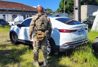 PRF recupera automóvel roubado no RJ e prende foragido em Palhoça