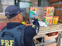 Na BR-163, empresa é flagrada pela terceira vez transportando produtos químicos misturado a alimentos