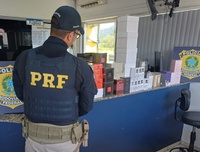PRF e Receita apreendem carga de perfumes de luxo em Joinville