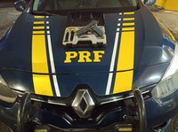 PRF apreende pistola calibre 380 e munições na BR 101 em Tubarão
