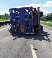 PRF prende homem procurado por furto durante atendimento a acidente na BR 101 em Garuva