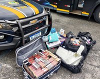 Fiscalização em ônibus vindo do Paraguai localiza drogas e produtos contrabandeados em Joinville