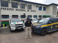 Foragida da justiça por homicídio qualificado, mulher é presa pela PRF no Planalto Norte