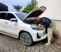 PRF recupera picape roubada que circulava clonada em Blumenau