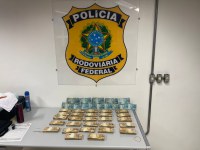 Mais de 270 mil reais sem origem são apreendidos em veículo na BR 116