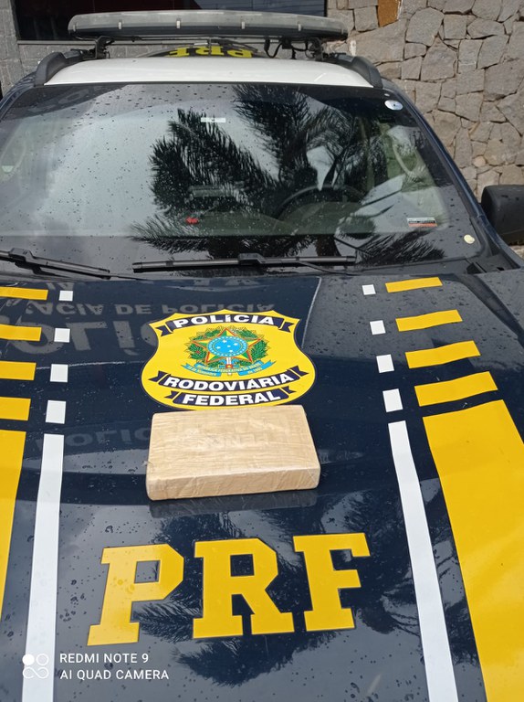 PRF apreende cocaína transportada em motocicleta no pedágio de Arujá/SP