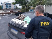 PRF apreende mais de 11 kg de cocaína na Via Dutra