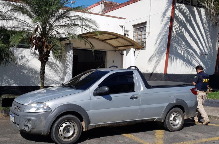 Poucas horas após o furto PRF recupera veículo em Aparecida