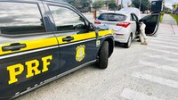 ​PRF recupera veículo furtado há menos de 10 dias na Dutra