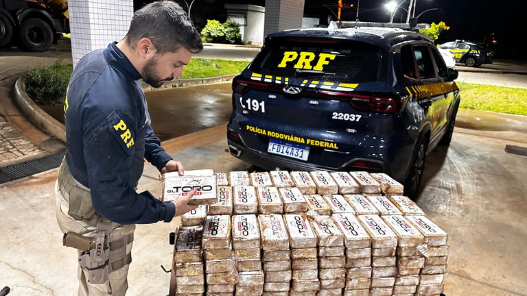Ação conjunta da PRF e FICCO-MS resulta na apreensão de 225 kg de pasta base de cocaína em São José do Rio Preto-SP