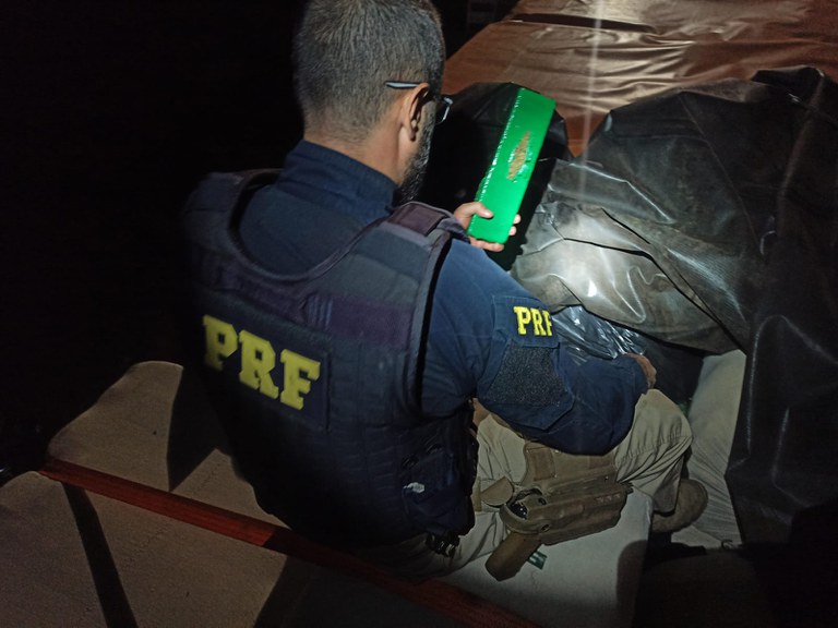 PRF apreende 3 toneladas de maconha em São José do Rio Preto