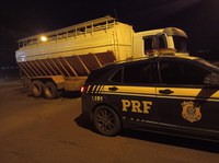 PRF apreende aproximadamente 150 mil maços de cigarros contrabandeados