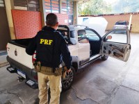 PRF apreende cocaína e recupera veículo na Régis Bittencourt