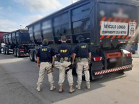 PRF apreende duas carretas transportando produto alimentício em veículos com certificação para transporte de produto perigoso