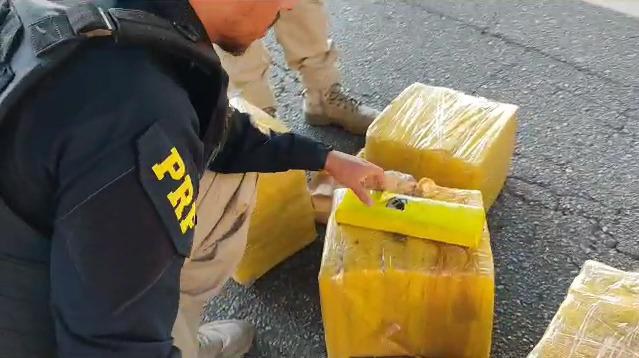 PRF apreende maconha em Taubaté