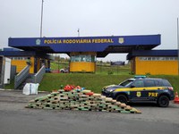 PRF apreende mais de 1 tonelada de maconha em Barra do Turvo