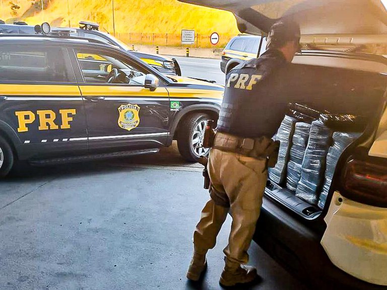 PRF apreende mais de 300 quilos de maconha e haxixe em Aparecida-SP