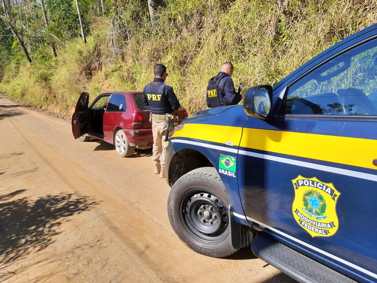 PRF prende homem com carga saqueada.