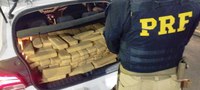 PRF prende traficante com 457 kg de maconha e carro furtado