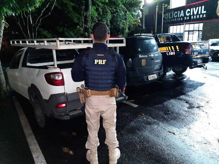 PRF recupera veículo em Itapecerica da Serra/SP