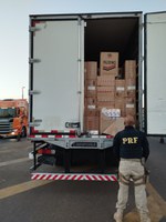PRF apreende 350.000 maços de cigarros contrabandeados na BR 153