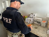 PRF apreende anabolizantes e eletrônicos ocultos em caminhonete na BR-153
