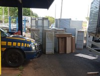 PRF apreende caminhão com carga milionária em eletrônicos contrabandeados na BR-153