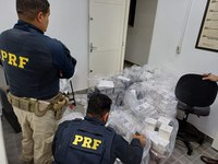 PRF apreende mercadoria sem nota fiscal no valor estimado de um milhão de reais na Rodovia Fernão Dias