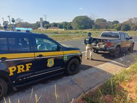 PRF apreende quase 500 kg de drogas em veículo clonado na BR-153, região de Jaci/SP