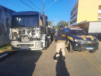PRF recupera caminhão roubado em Miracatu/SP